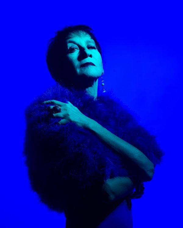 Auteure, chanteuse, metteuse en scène